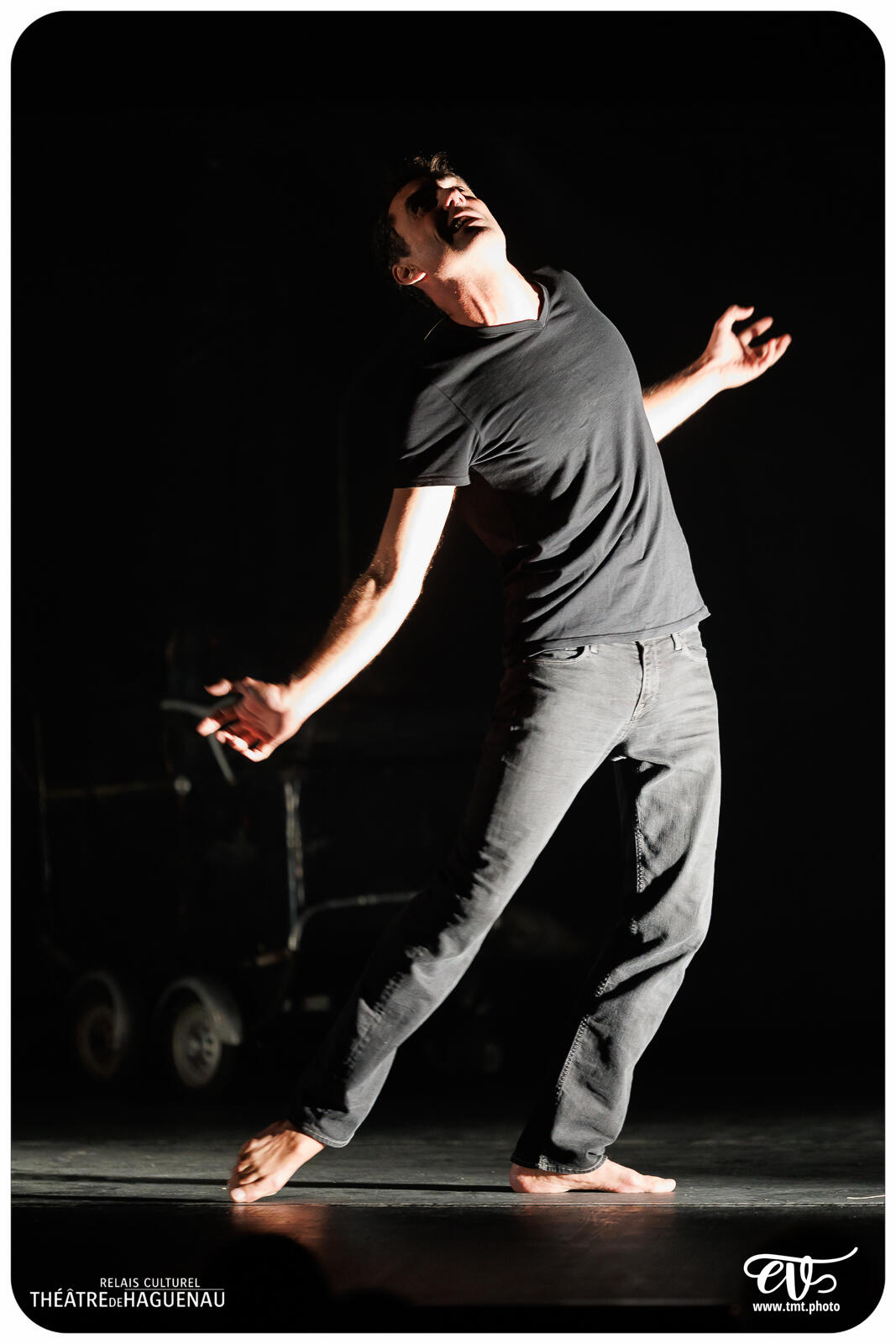 TROP PRÈS DU MUR (TYPHUS BRONX)